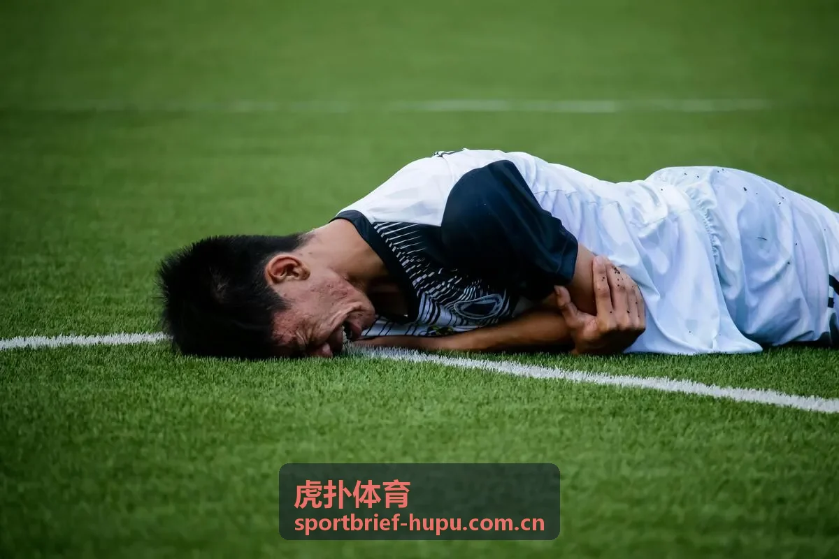 虎扑体育球员在比赛现场持球进攻的专题图片